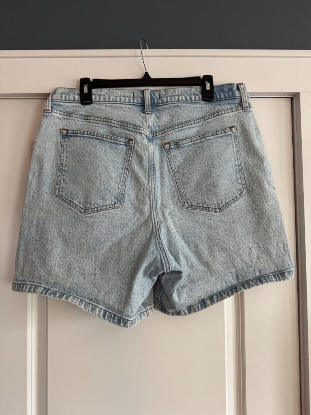 Abercrombie & Fitch The 7" Dad Short High Rise Curve Love Light Wash Size 33 - Picture 4 of 4
